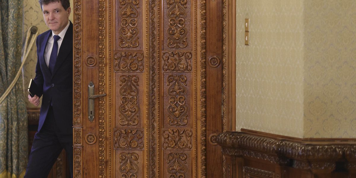 Nicușor Dan, mediator în criza politică: Ce cred românii, arată INSCOP