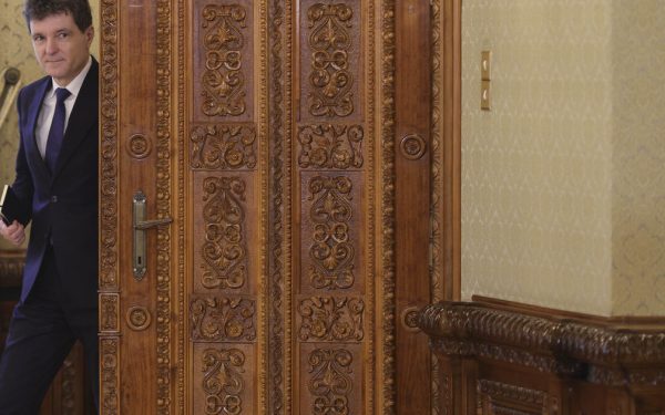 Nicușor Dan, mediator în criza politică: Ce cred românii, arată INSCOP