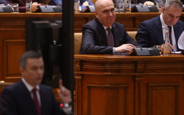 Opoziția se dezbină: Parlamentari NU vor vota moțiunea, deși au semnat-o