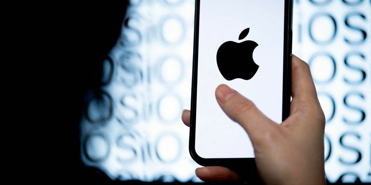 Apple, acord preliminar cu Intel pentru cipuri: ce urmează