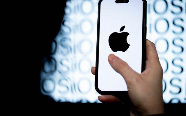 Apple, acord preliminar cu Intel pentru cipuri: ce urmează