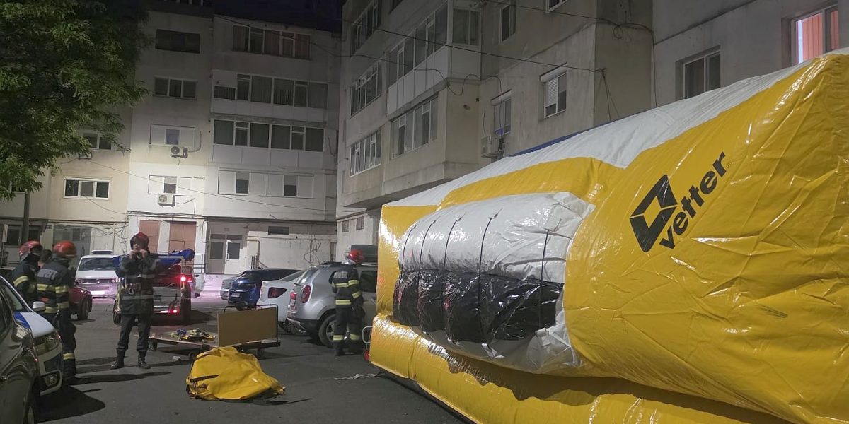 Brăila: Dramă la etajul 4! O persoană amenință că se aruncă