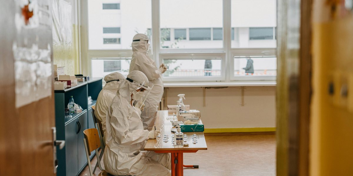 Centrul European de Control al Bolilor, ajutor în focarul Ebola din Congo și Uganda