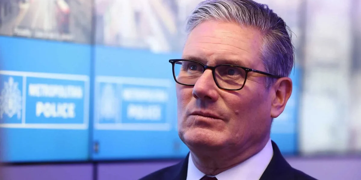 Starmer, pe muchie de cuțit: Laburiștii complotează să-l dea jos de la Londra