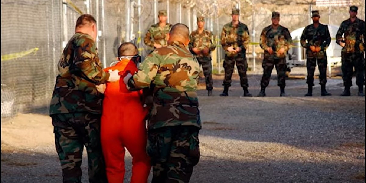 Șeful Pentagonului: Deținuții rămași la Guantanamo, executați
