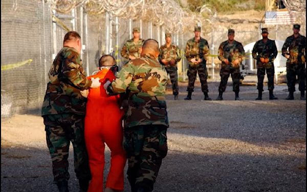 Șeful Pentagonului: Deținuții rămași la Guantanamo, executați
