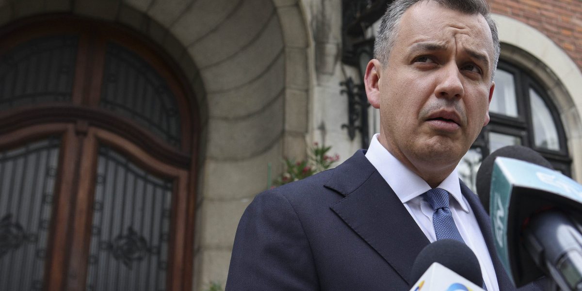 Tomac: Fără taxe noi, pensii la 10%, scutiri mame. Banii? Tăcere