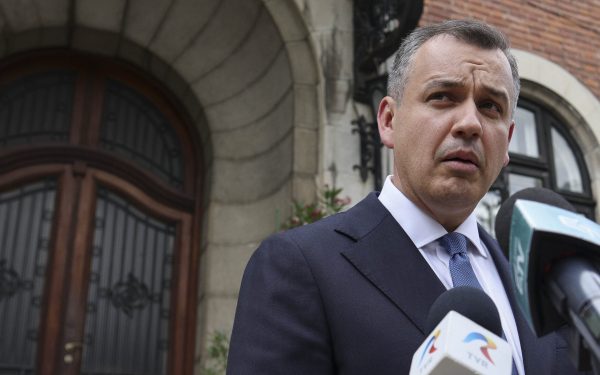 Tomac: Fără taxe noi, pensii la 10%, scutiri mame. Banii? Tăcere