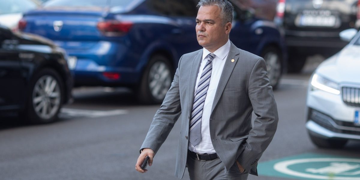 Veștea, trist la congresul PNL. Vrea alianță cu Nicușor Dan