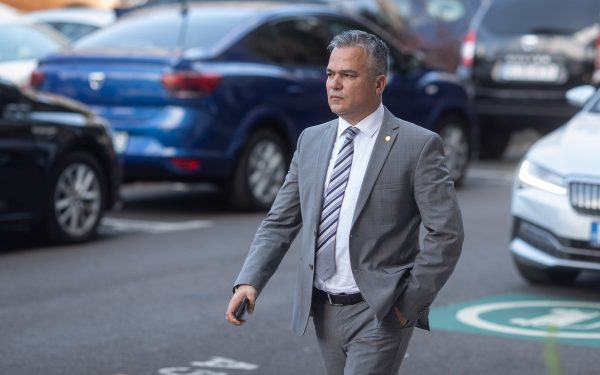 Veștea, trist la congresul PNL. Vrea alianță cu Nicușor Dan