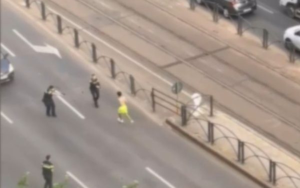 Focuri pe stradă-n București, după un atac sângeros