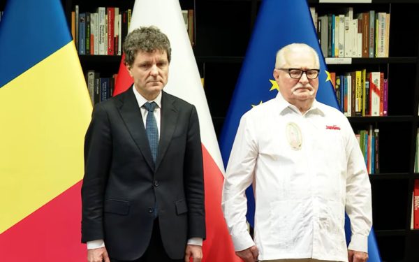 Wałęsa, decorat de Nicușor Dan: „Avem nevoie de modele”