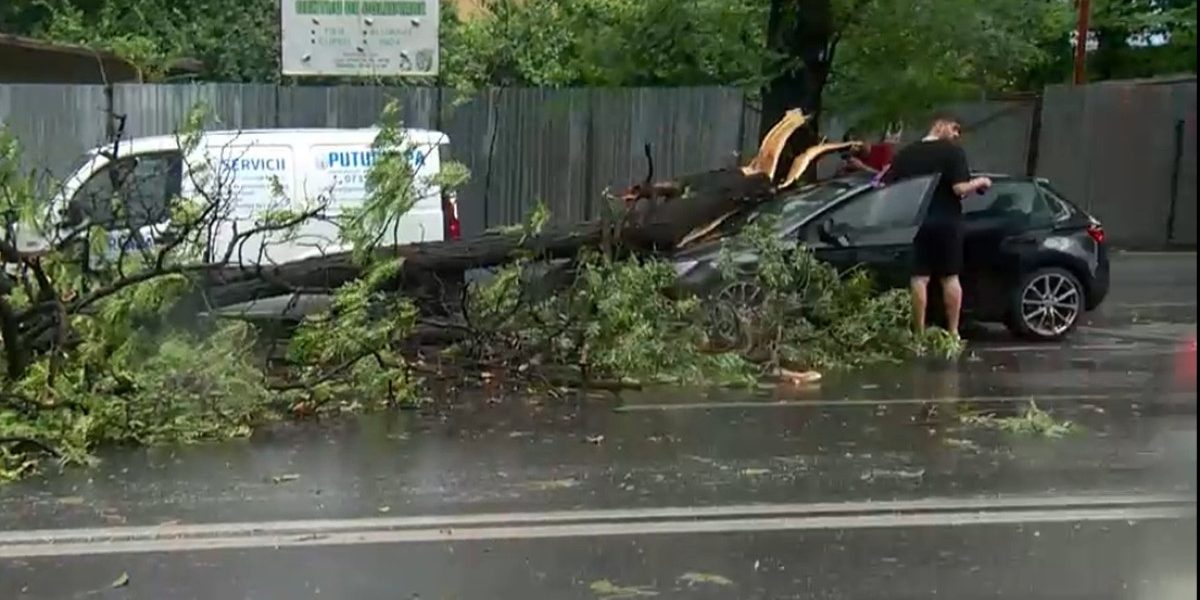 Furtună în București. Tragedie în Ilfov, un mort după cod portocaliu