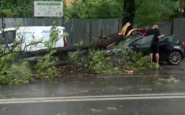 Furtună în București. Tragedie în Ilfov, un mort după cod portocaliu