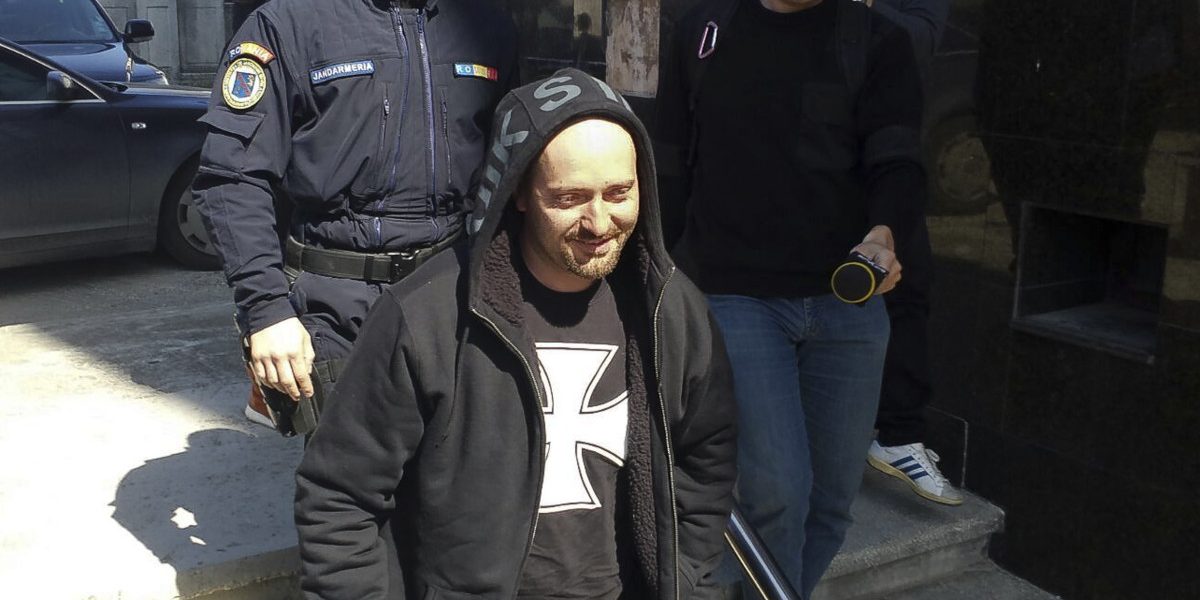 Cheloo, ridicat de poliție și dus la spital