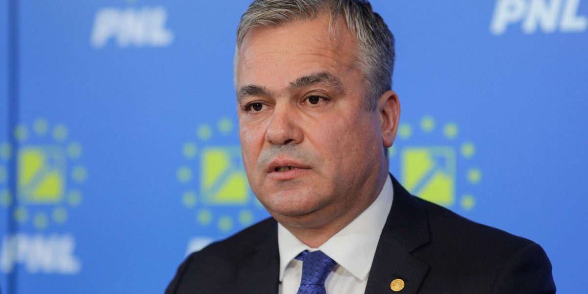 Veștea: Deschis negocierilor cu oricine, politic slab