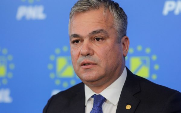Veștea: Deschis negocierilor cu oricine, politic slab
