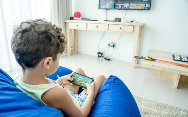Alexa, ChatGPT perturbă adaptarea limbajului la copii