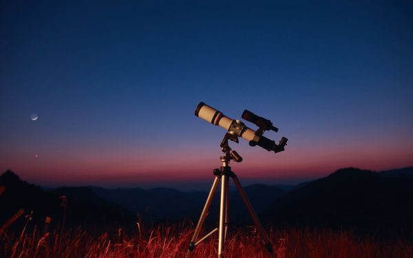 Telescop vs. Microscop: Test rapid de cultură generală