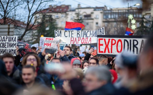 Serbia în fierbere: Proteste după anunțul demisiei lui Vucic