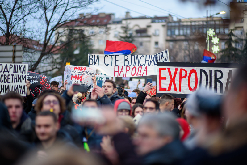 Serbia în fierbere: Proteste după anunțul demisiei lui Vucic