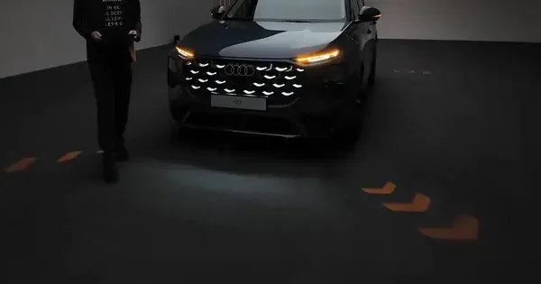 Audi Q7 proiectează semne pe asfalt: inovație pe șosea