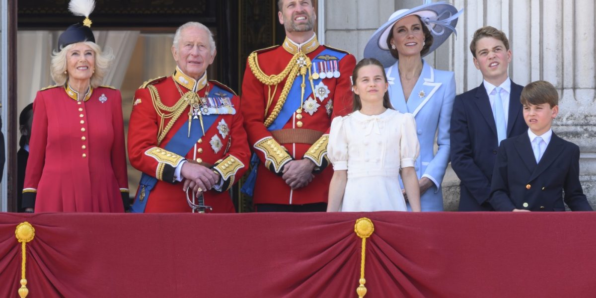 Regele Charles, aclamat la Londra. Louis, starul zilei