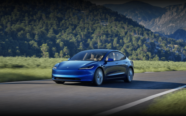 Tesla domină, BYD atacă: Piața auto electrică din România înflorește în 2026