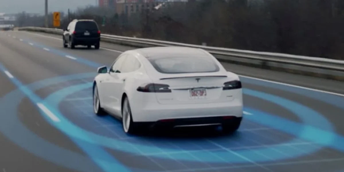 Tesla, ACUZATĂ că a mințit despre Autopilot în Europa