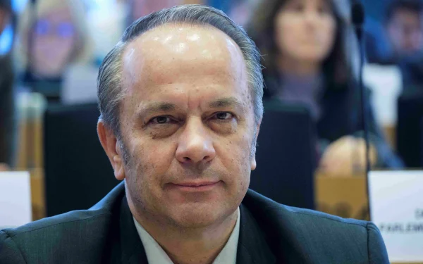 Zver și Grims, uniți sub o umbrelă puternică