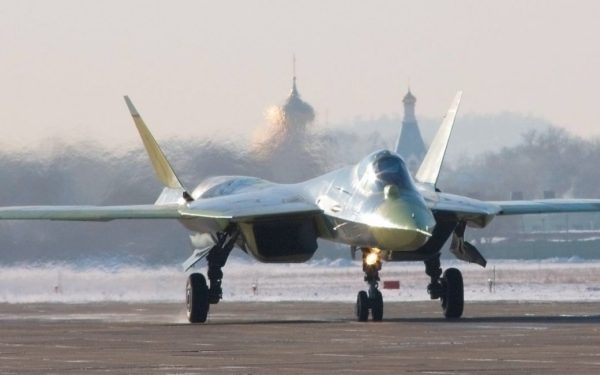 Su-57, la Omsk, apără rafinăria, dar este lovit