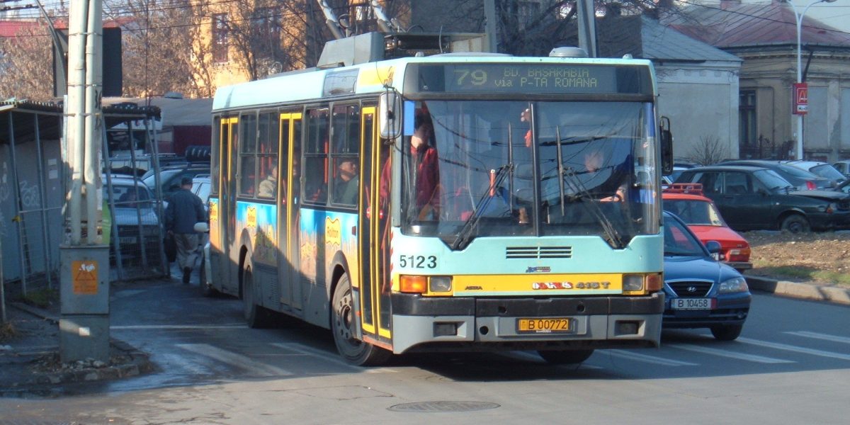 Linia 79, traseu nou de luni, restricții la Foișorul de Foc