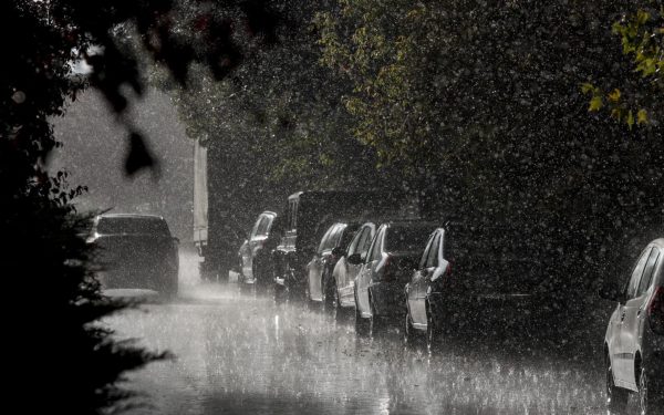 București sub cod galben: Grindină și furtuni amenință Capitala