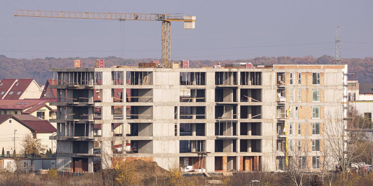 Boom construcții, salarii pe loc. Criza românească