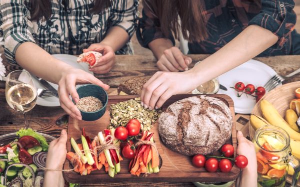 Alimentul zilnic al românilor: specialist, preparare sănătoasă