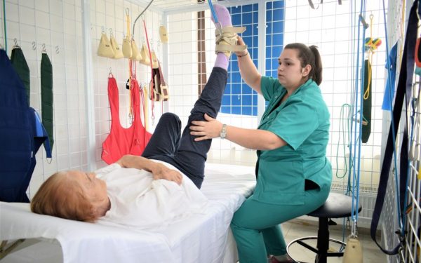 Kinetoterapia online, respinsă de pacienți: „Ce telereabilitare?!”