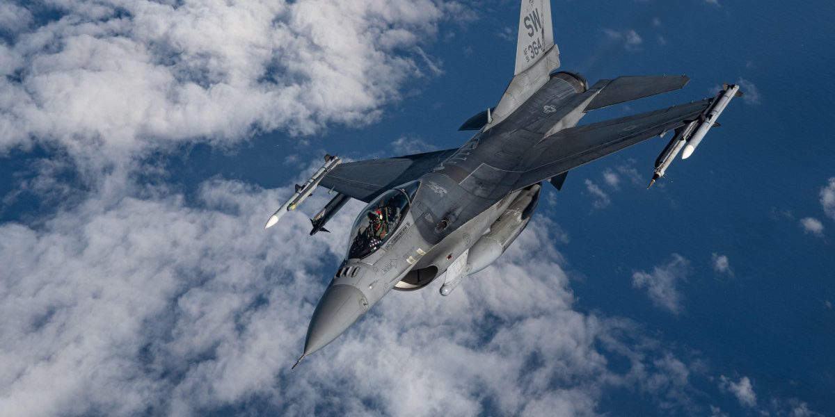Ucraina doboară avion rus cu F-16: Premiera, confirmată de general american