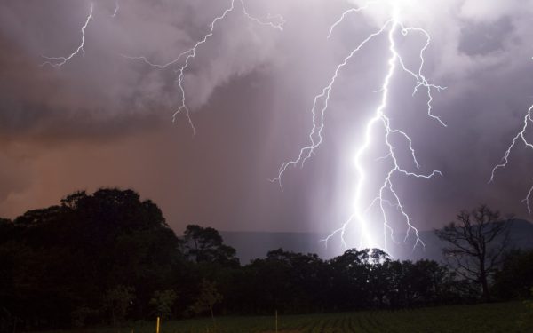 Cod galben: Furtună și ploi în 12 județe. Prognoza meteo capitalei și litoralului