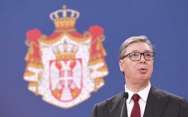 Serbia aruncă 600 mil. euro înaintea alegerilor