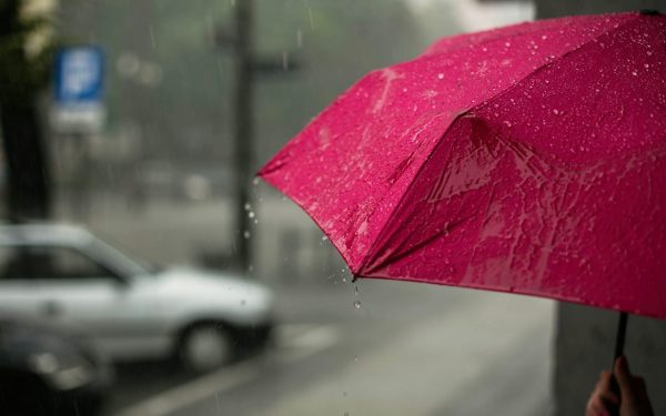 București sub cod galben: Vijelii și ploi, temperaturile scad
