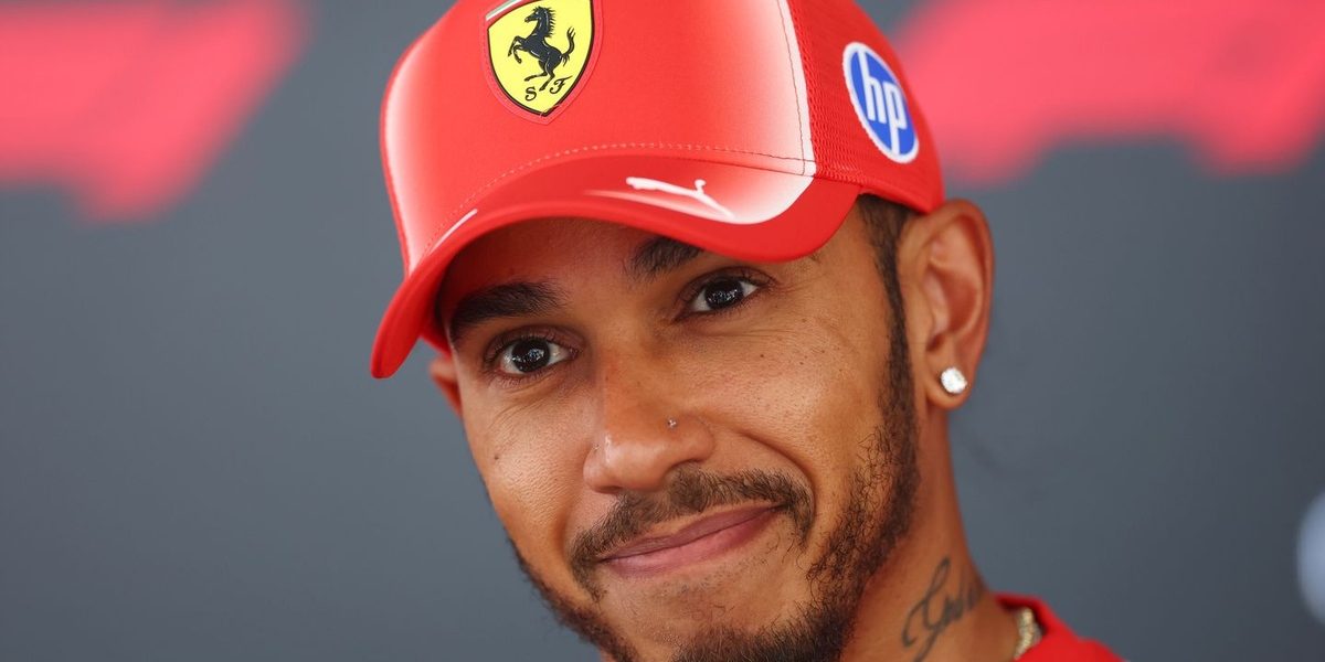 Hamilton, mândru de revenirea în F1, glumește pe seama documentarului