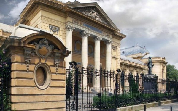 UMF Carol Davila: 2.006 locuri la Medicină, concurență mare
