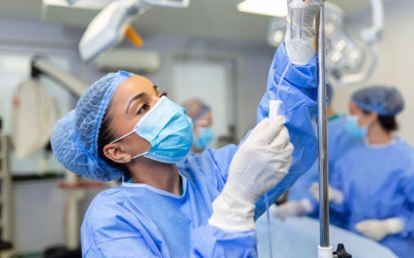Salarii noi în Sănătate: Câți bani vor primi medicii, asistenții și infirmierele