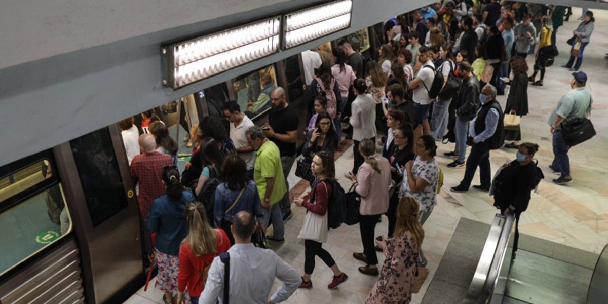 Metrou, vineri dimineață: Defecțiune pe Magistrala 1 blochează București