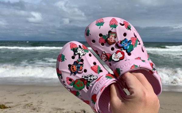 Jibbitz: 9 idei cool pentru a-ți styliza Crocs