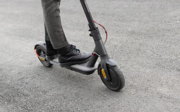 Trotinete electrice: Risc cerebral de 3 ori mai mare ca la motocicliști