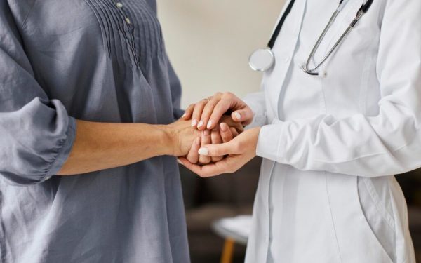 Cancer: 3 semne ignorate de bolnavi, avertisment medic