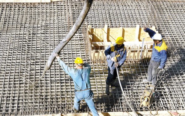 România pierde salariați! Construcții, transporturi, HoReCa mișcă piața muncii