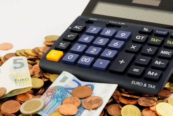 Euro-ul depășește 5,25 lei pe piața valutară
