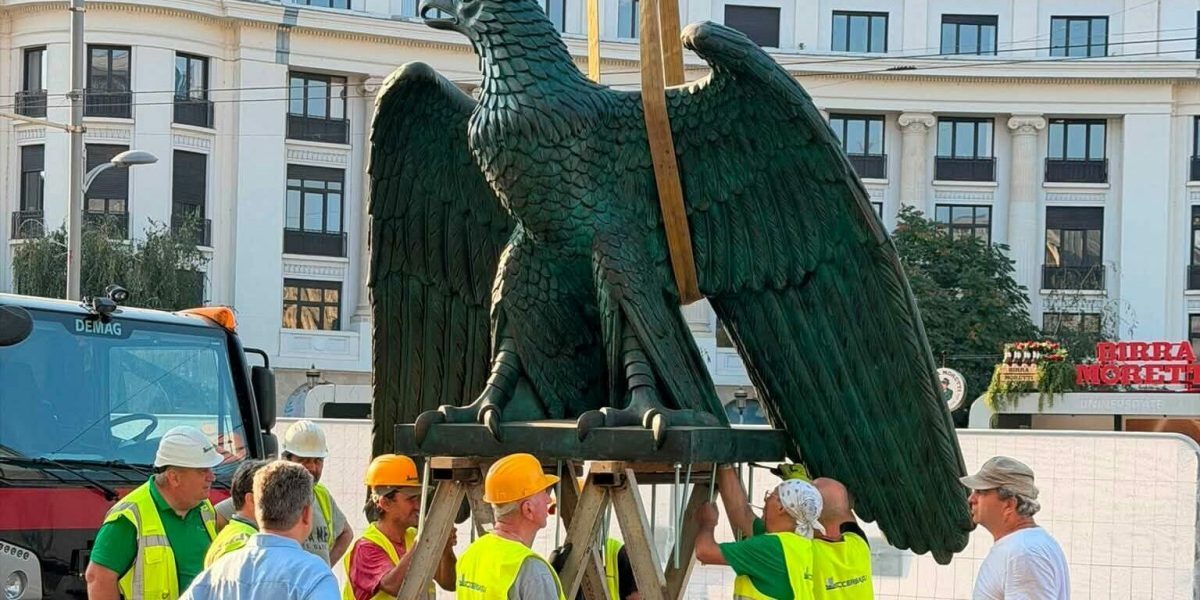 Vulturul Palatului Universității revine în București după 82 de ani